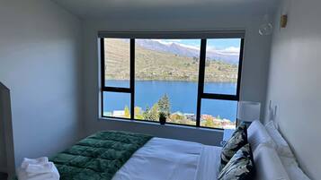 3 bedrooms, desk, iron/ironing board, travel cot