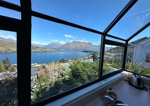 Interior - Remarkable Views on Stone Ridge! (Queenstown)