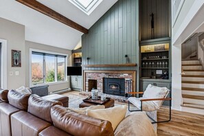 TV, offices - On Golf Course, Fireplace, Views! - Landmark 1C (Quechee)