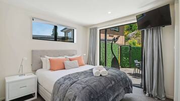 4 habitaciones, tabla de planchar con plancha, cuna de viaje y wifi