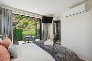 4 bedrooms, iron/ironing board, travel cot, WiFi
