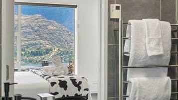 4 habitaciones, tabla de planchar con plancha, cuna de viaje y wifi