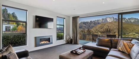 Televisión, chimenea, oficina