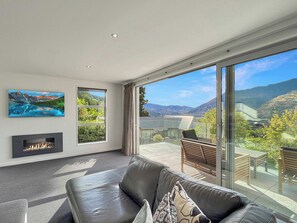 TV, fireplace, offices