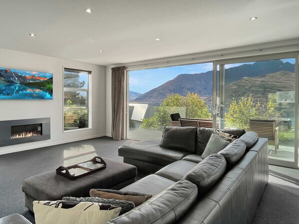 TV, fireplace, offices