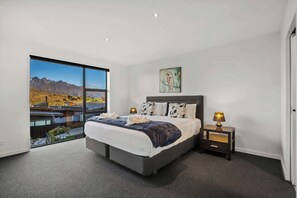 4 slaapkamers, een strijkplank/strijkijzer, reisbedje, wifi