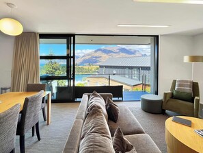 Fernseher, Kamin, Arbeitsbereiche