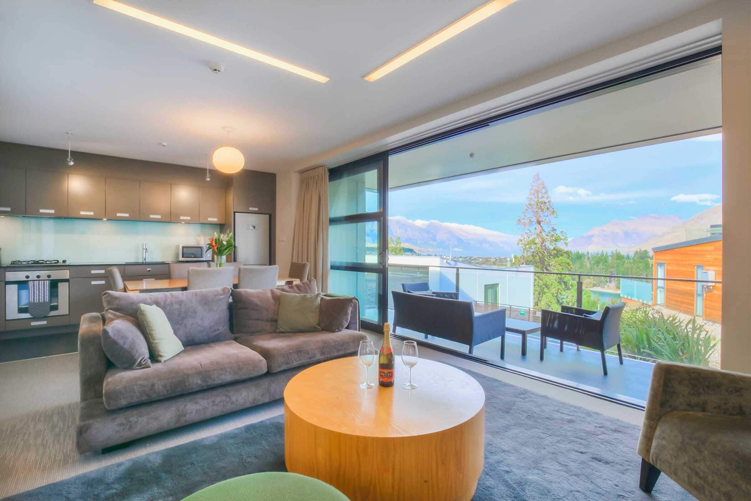 电视、壁炉、办公室