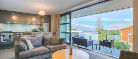 Fernseher, Kamin, Arbeitsbereiche