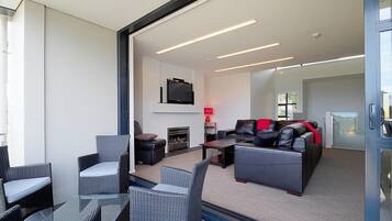 TV, fireplace, offices