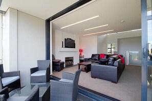 TV, fireplace, offices