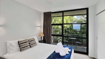 2 bedrooms, iron/ironing board, travel cot, WiFi