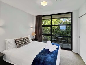 2 habitaciones, tabla de planchar con plancha, cuna de viaje y wifi 