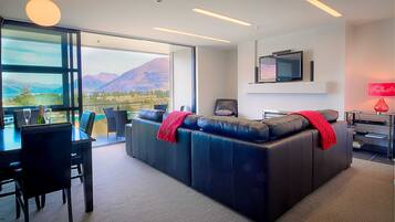 TV, fireplace, offices