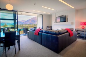 TV, fireplace, offices