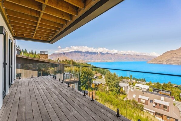 Terrace/patio - Lakeview Paradise On Wynyard, NEW, 4 Bedroom (Queenstown)
