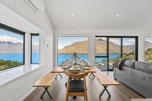 Dining - Lakeview Paradise On Wynyard (Queenstown)