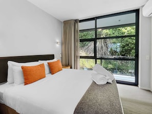 2 habitaciones, tabla de planchar con plancha, cuna de viaje y wifi 