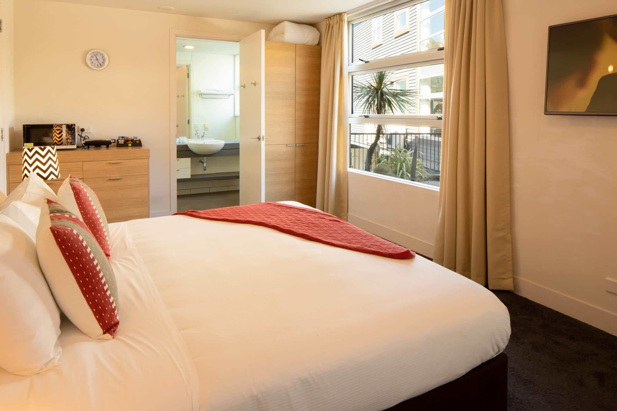 3 bedrooms, iron/ironing board, travel cot, WiFi