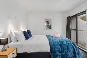 1 bedroom, iron/ironing board, travel cot, WiFi - Beautiful Apartment, Sleeps 4, Close Town & Ski (Queenstown)