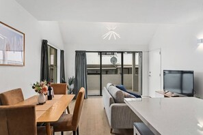 Interior - Beautiful Apartment, Sleeps 4, Close Town & Ski (Queenstown)