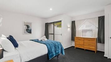 1 bedroom, iron/ironing board, travel cot, WiFi