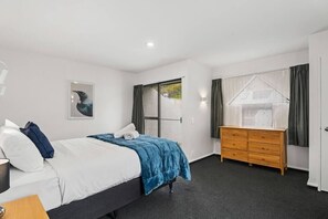 1 bedroom, iron/ironing board, travel cot, WiFi