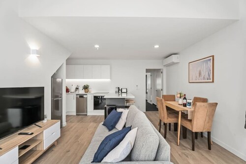 Beautiful Apartment, Sleeps 4, Close Town & Ski