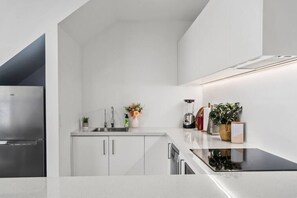 Fridge, microwave, oven, stovetop