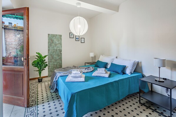 5 bedrooms, in-room safe, desk, iron/ironing board - Apartment 3 minutes Lucca Comics (Lucca)