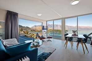 TV - Spectacular VIEWS, 2 Bedrooms & BIG DECK! (Queenstown)