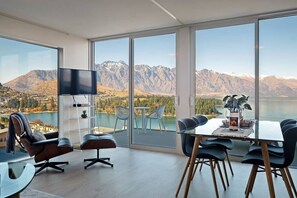 Dining - Spectacular VIEWS, 2 Bedrooms & BIG DECK! (Queenstown)