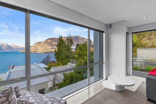 White Diamond Holiday Home