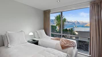 3 kamar tidur, setrika/meja setrika, tempat tidur bayi, dan Wi-Fi