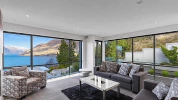 Fernseher, Kamin, Arbeitsbereiche