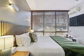 1 bedroom, desk, iron/ironing board, travel cot - Premium 1 Bedroom Studio Pounamu 203B Garden View (Queenstown)