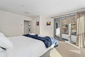 4 habitaciones, tabla de planchar con plancha, cuna de viaje y wifi 