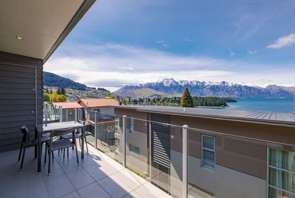 تناول الطعام بالخارج