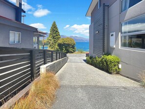 Property grounds - Epic Views & Steps to Queenstown (Queenstown)