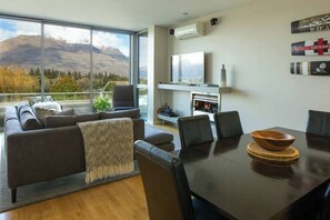Interior - Mountain View 2 Bed Apartment Pounamu 216 (Queenstown)