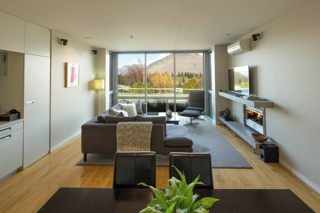 电视、壁炉、办公室