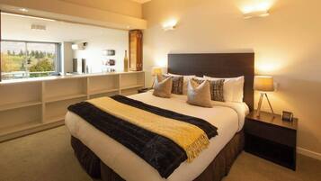 2 bedrooms, iron/ironing board, travel cot, WiFi