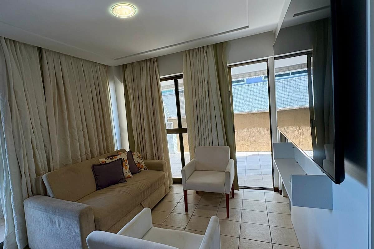 Studio | Ruang tamu | TV