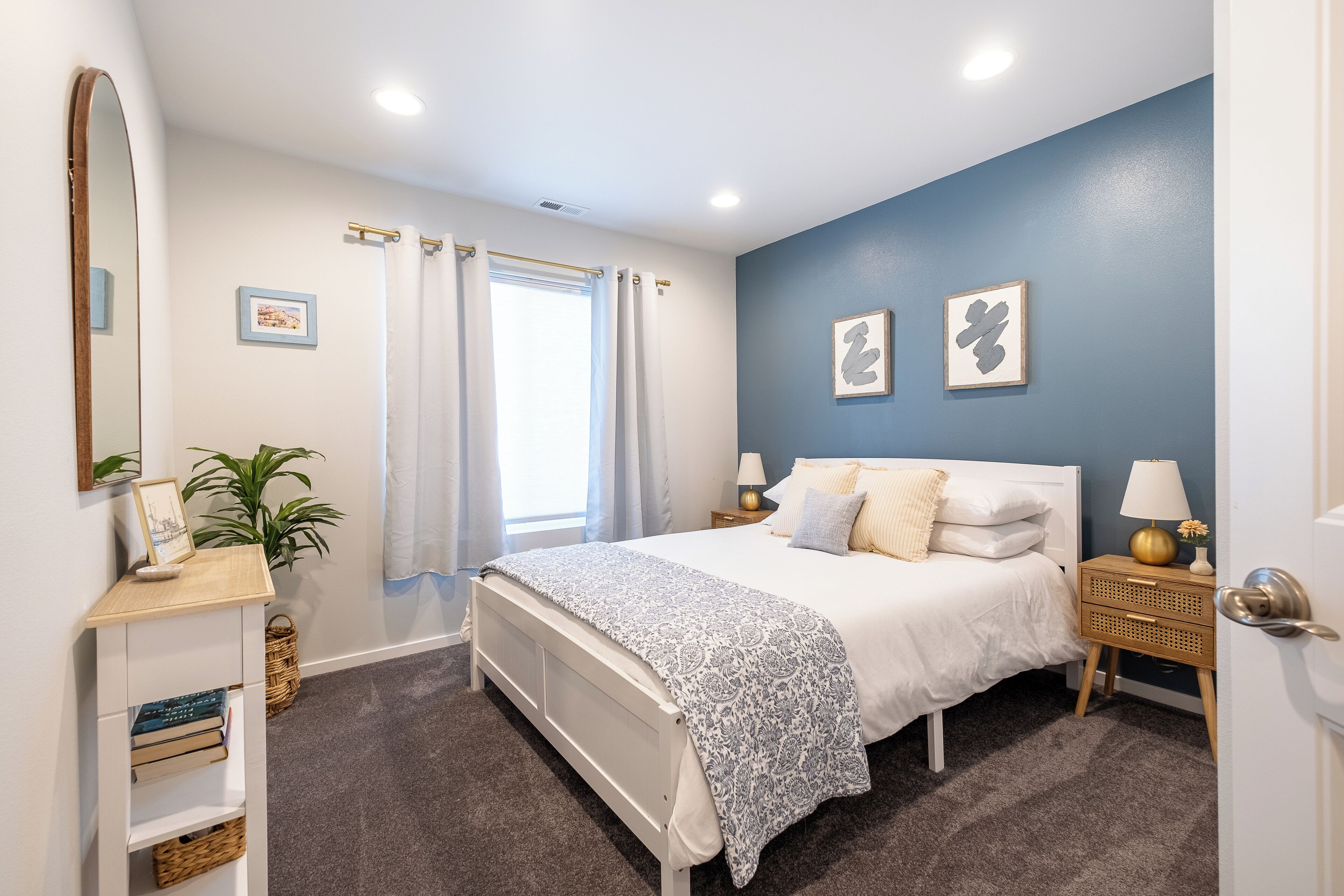 3 bedrooms, desk, iron/ironing board, free WiFi