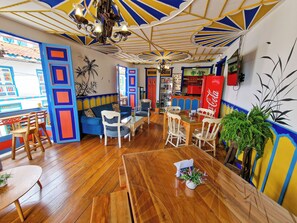 Coffee service - Hostal Mythos (Filandia)