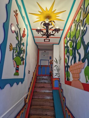 Interior entrance - Hostal Mythos (Filandia)