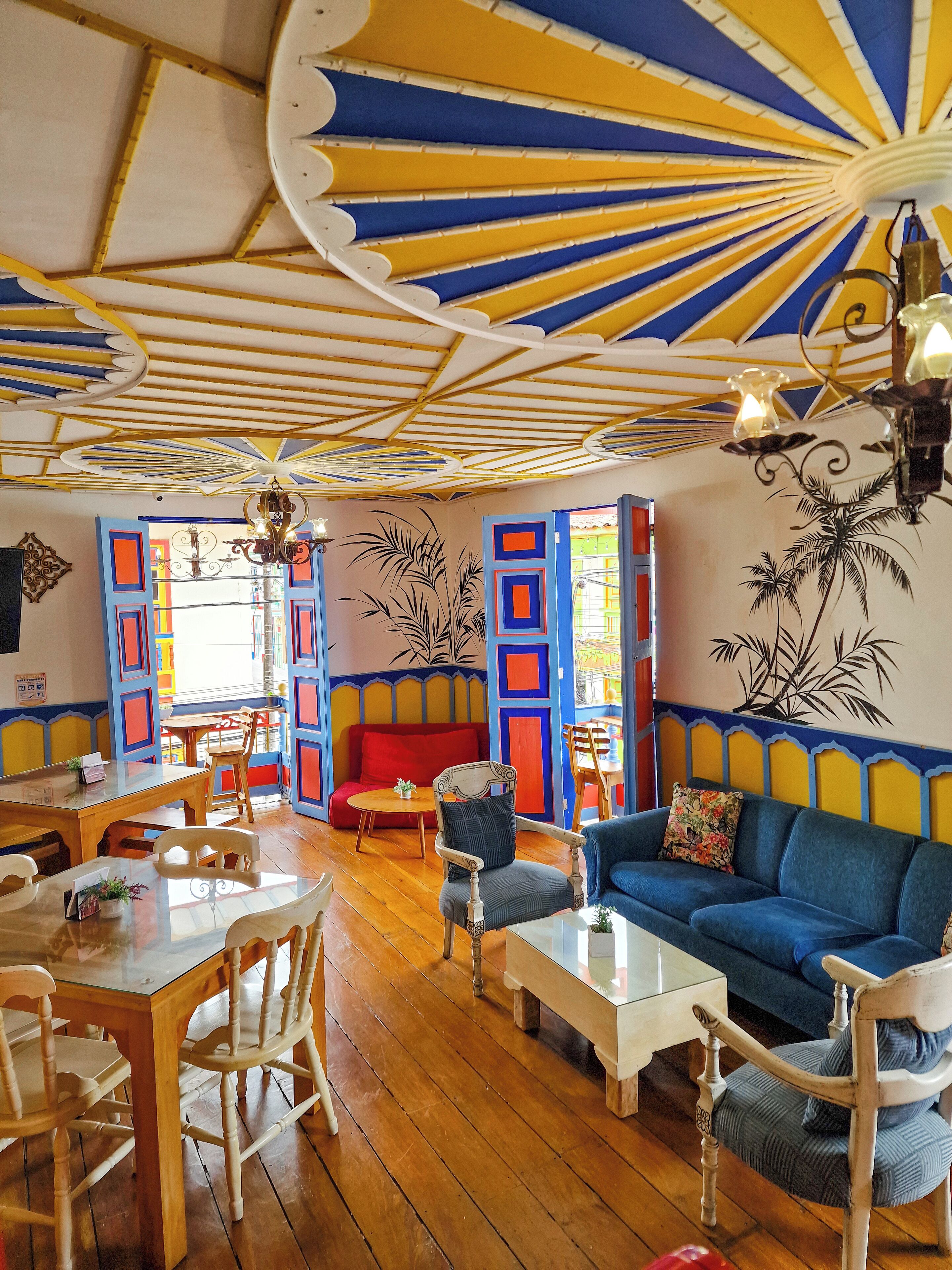 Desayuno con opciones de la cocina local incluido todos los días 