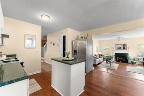 Interior - Large Lithonia Home with Office (Stonecrest)