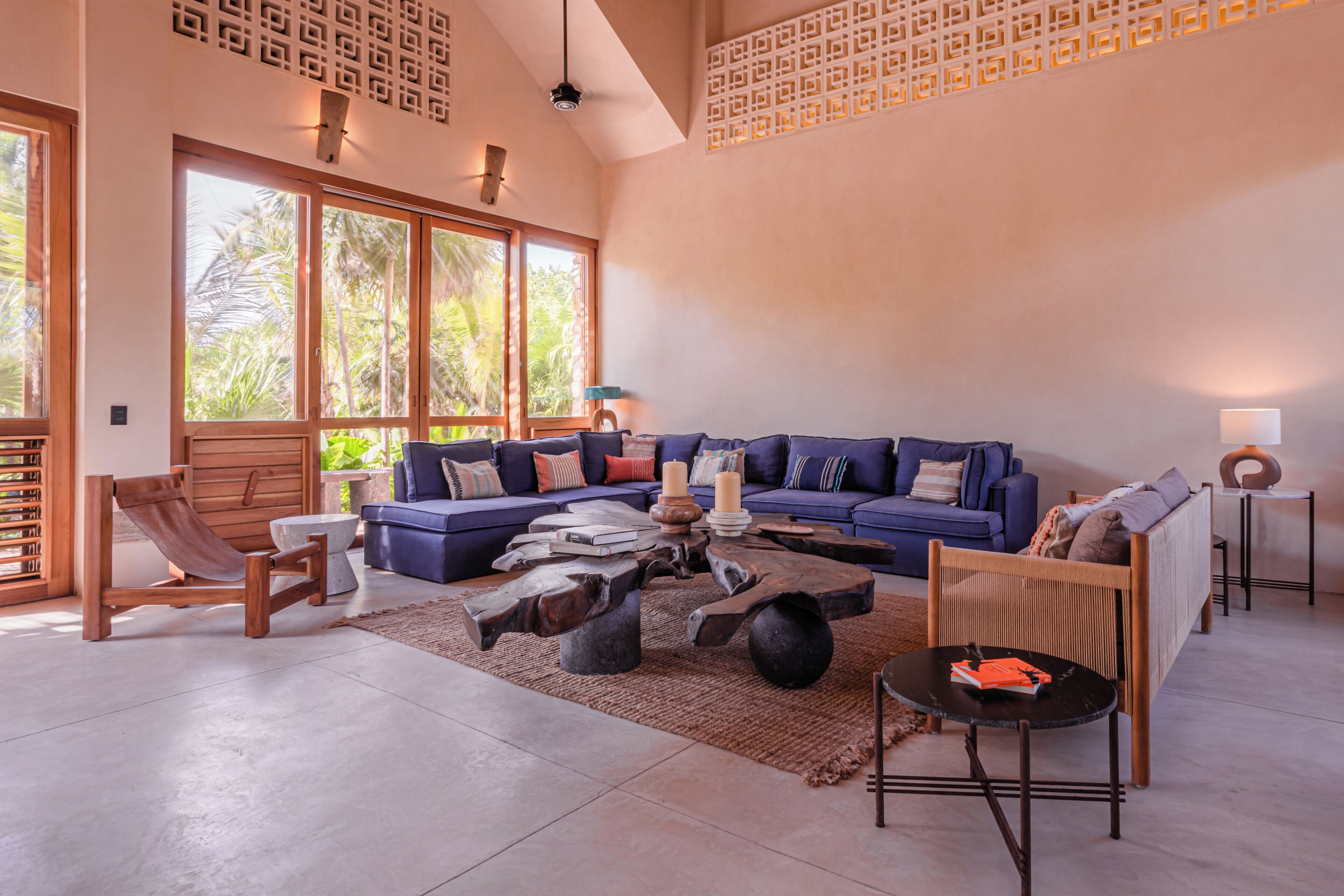 Villa Luxe, vue plage | Coin séjour | TV connectée de 11 pouces avec chaînes par satellite