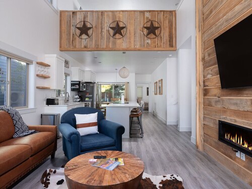 Modern Victor Townhome | Walk to Town